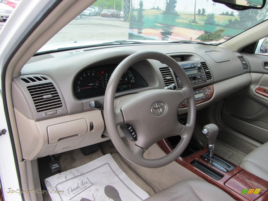 2003 Camry XLE - Super White / Taupe photo #10
