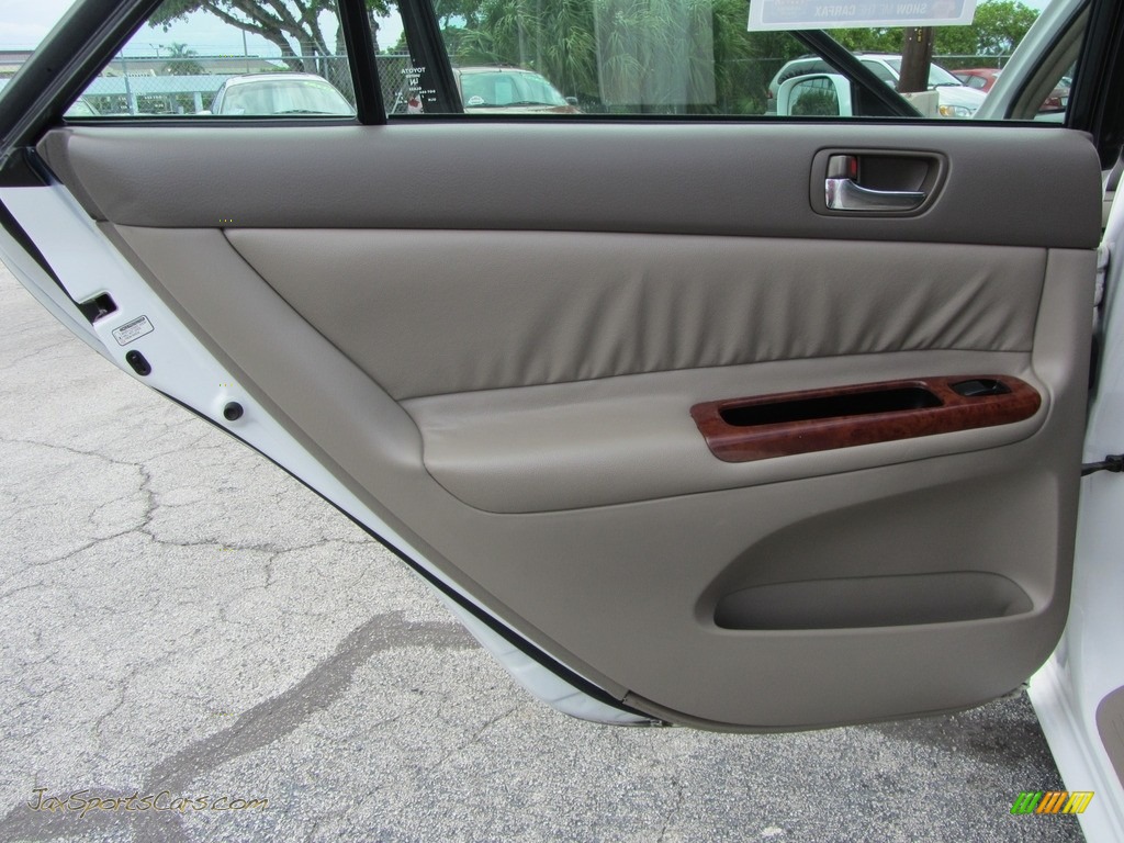 2003 Camry XLE - Super White / Taupe photo #12