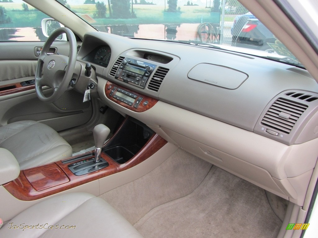 2003 Camry XLE - Super White / Taupe photo #16