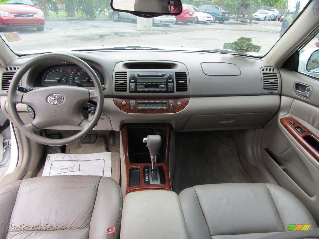 2003 Camry XLE - Super White / Taupe photo #21