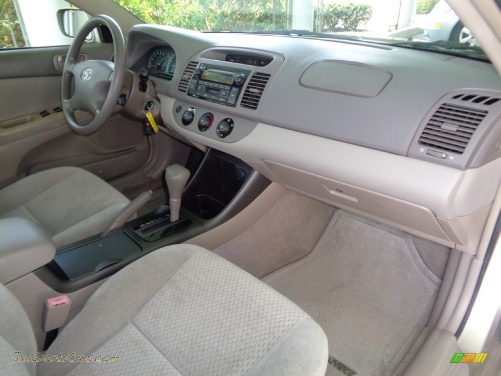 2003 Camry LE - Desert Sand Mica / Taupe photo #16