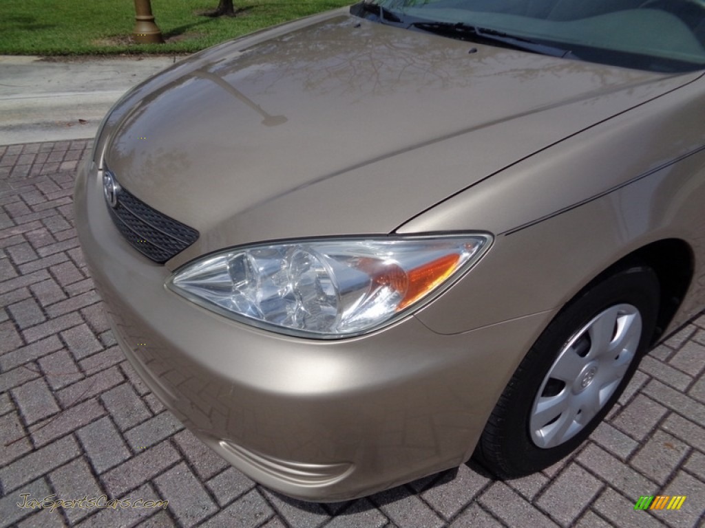2003 Camry LE - Desert Sand Mica / Taupe photo #25