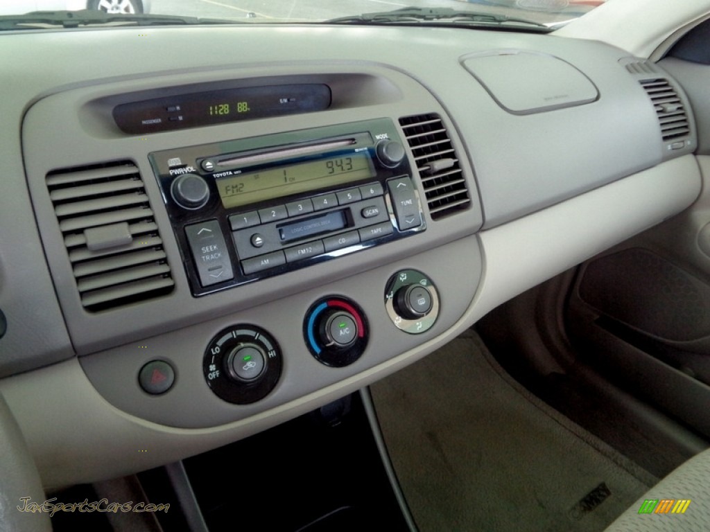 2003 Camry LE - Desert Sand Mica / Taupe photo #51