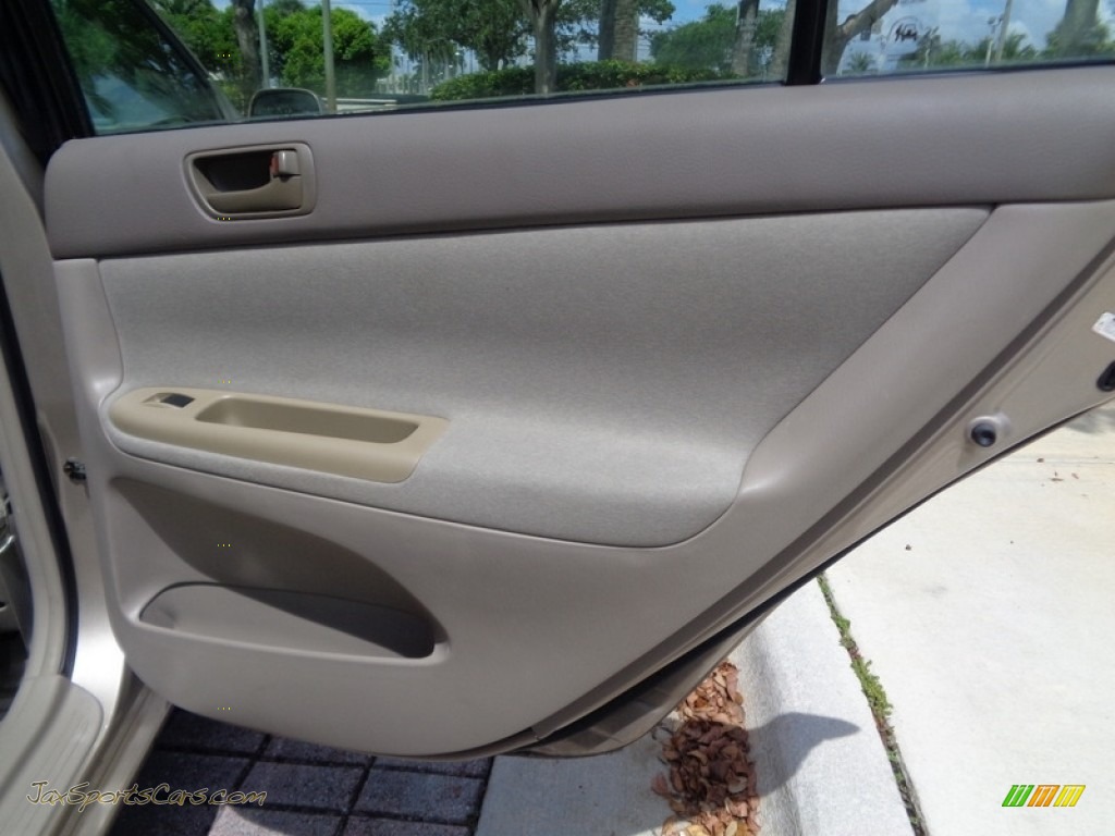 2003 Camry LE - Desert Sand Mica / Taupe photo #57