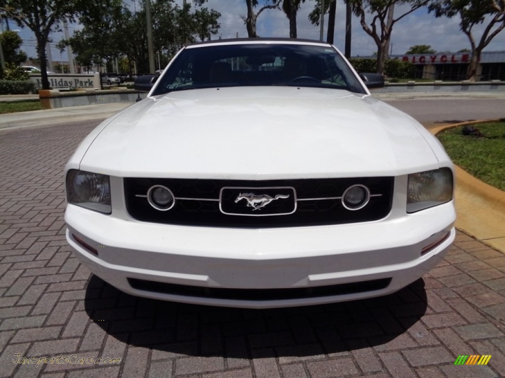 2007 Mustang V6 Premium Convertible - Performance White / Medium Parchment photo #48