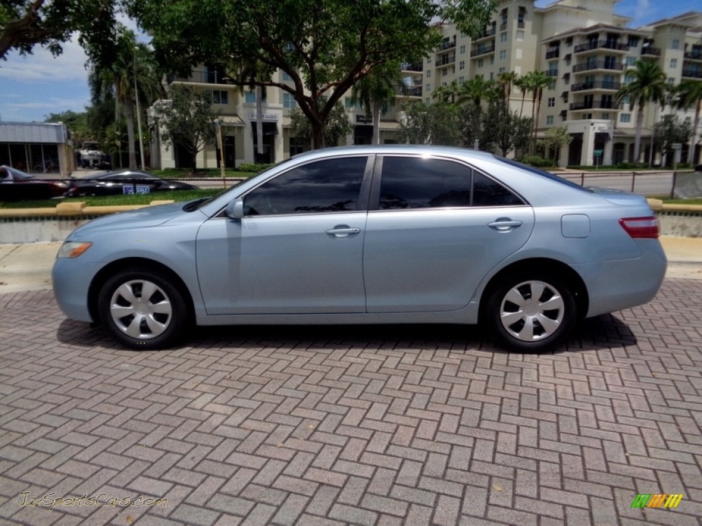 2009 Camry LE - Sky Blue Pearl / Bisque photo #3