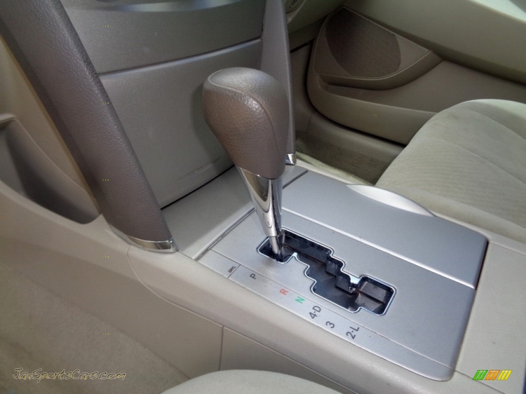 2009 Camry LE - Sky Blue Pearl / Bisque photo #24