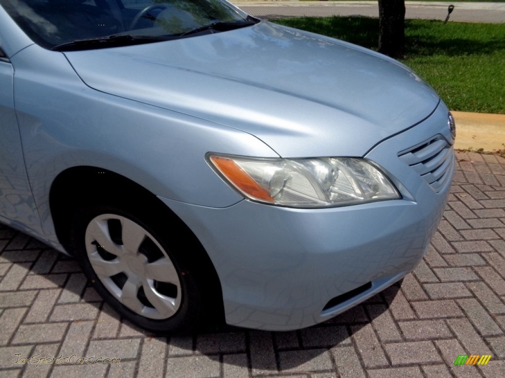 2009 Camry LE - Sky Blue Pearl / Bisque photo #33