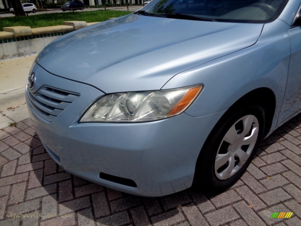2009 Camry LE - Sky Blue Pearl / Bisque photo #39