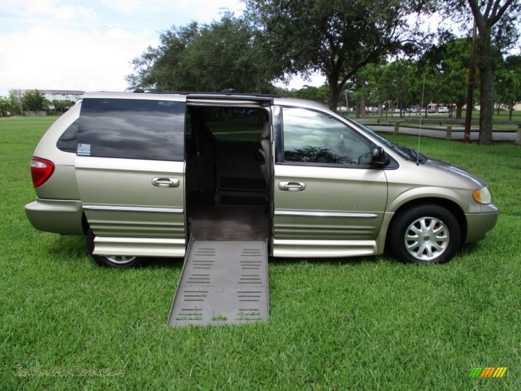 2003 Town & Country LXi - Light Almond Pearl / Taupe photo #3