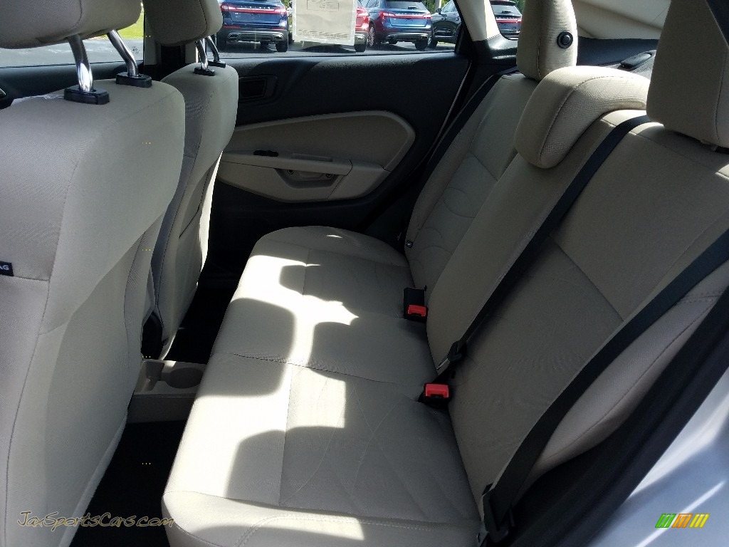 2018 Fiesta SE Sedan - Ingot Silver / Charcoal Black photo #10