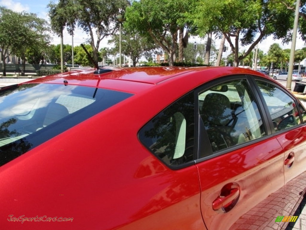 2010 Prius Hybrid IV - Barcelona Red Metallic / Bisque photo #54