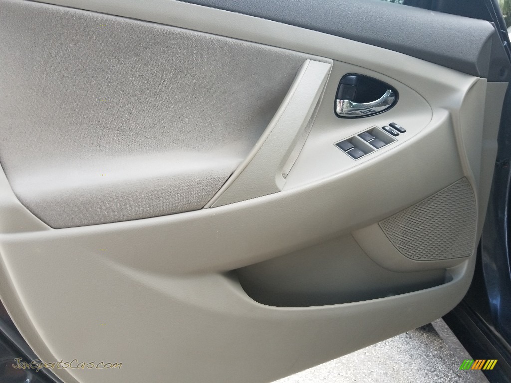 2010 Camry LE - Magnetic Gray Metallic / Bisque photo #9