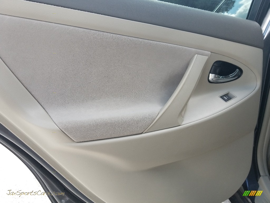 2010 Camry LE - Magnetic Gray Metallic / Bisque photo #13