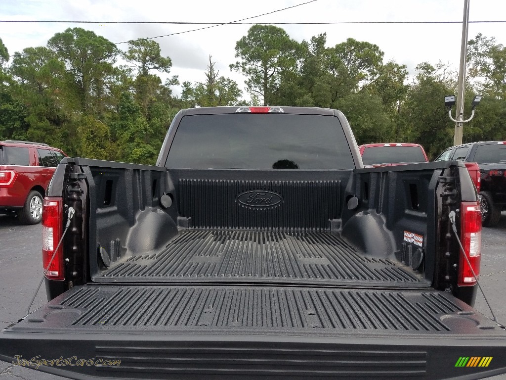 2018 F150 XLT SuperCrew 4x4 - Magma Red / Earth Gray photo #18