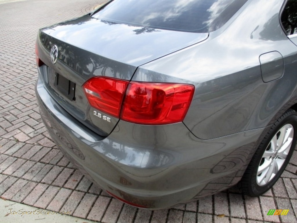 2013 Jetta SE Sedan - Platinum Gray Metallic / Titan Black photo #62