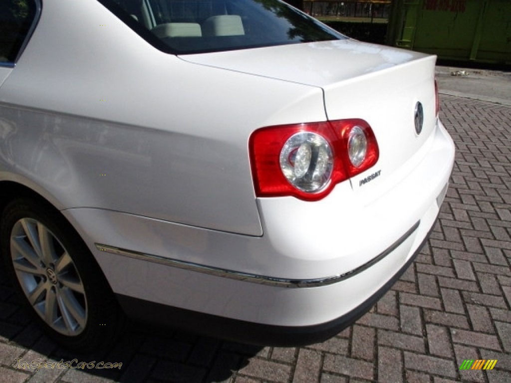 2010 Passat Komfort Sedan - Candy White / Cornsilk Beige photo #21