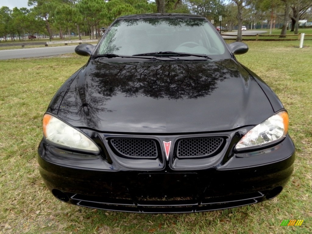 2004 Grand Am SE Sedan - Black / Dark Pewter photo #15