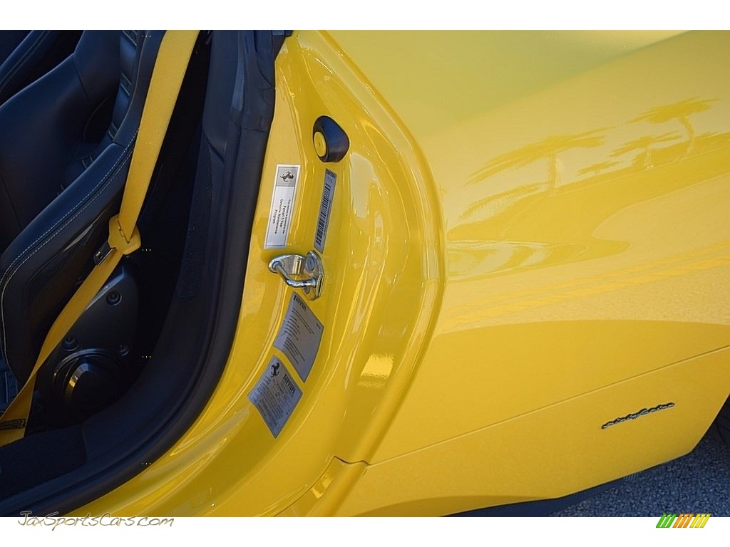 2013 458 Spider - Giallo Modena (Yellow) / Nero photo #38