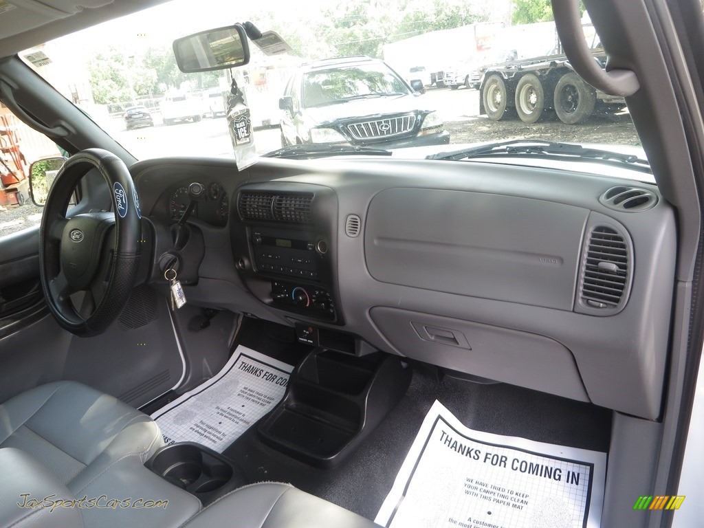 2005 Ranger XL Regular Cab - Oxford White / Medium Dark Flint photo #17