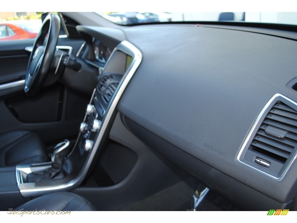 2015 XC60 T6 AWD - Bright Silver Metallic / Off Black photo #19