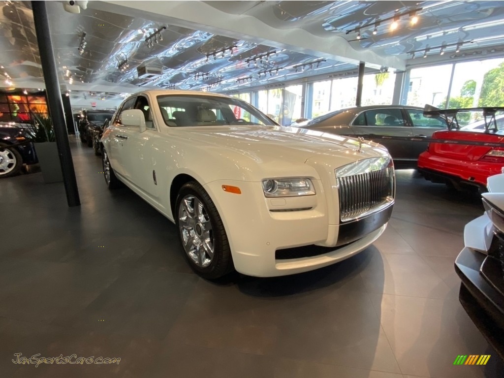 English White / Seashell Rolls-Royce Ghost 