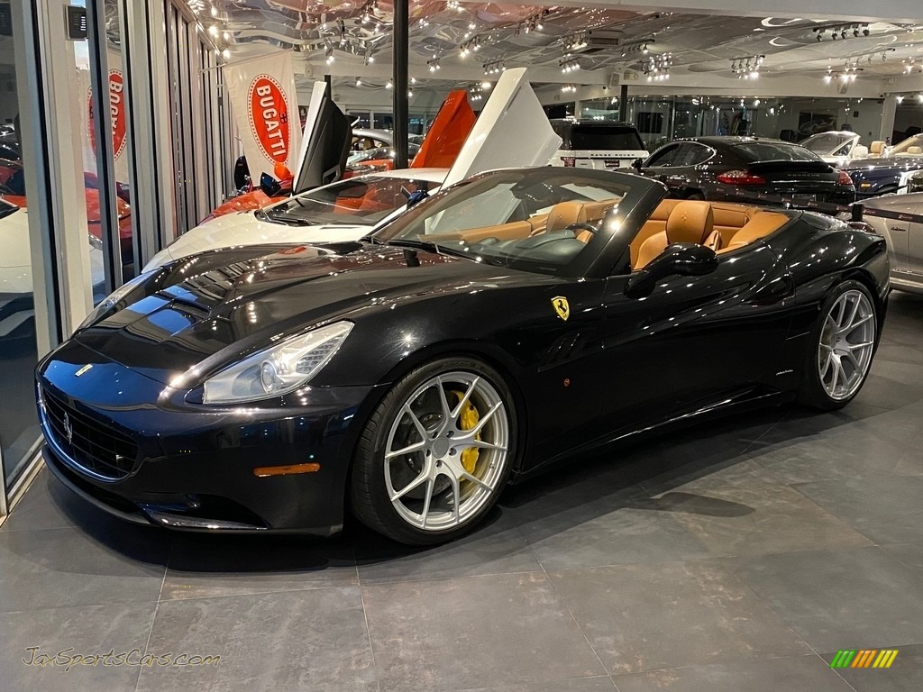 Nero Daytona (Black Metallic) / Cuoio Ferrari California 