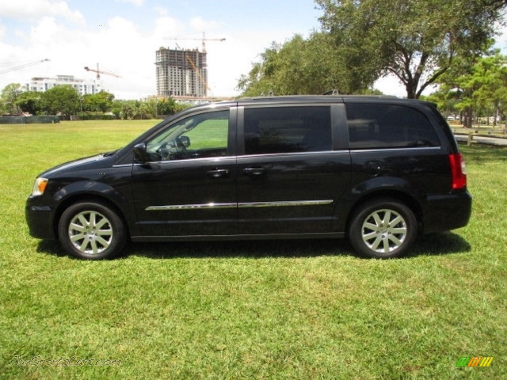 2014 Town & Country Touring - Brilliant Black Crystal Pearl / Dark Frost Beige/Medium Frost Beige photo #31