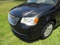 Chrysler Town & Country Touring Brilliant Black Crystal Pearl photo #33