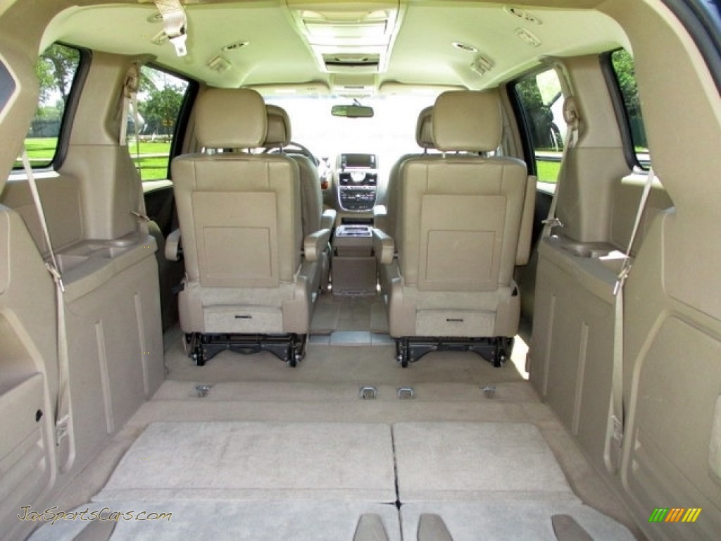 2014 Town & Country Touring - Brilliant Black Crystal Pearl / Dark Frost Beige/Medium Frost Beige photo #34