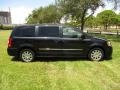 Chrysler Town & Country Touring Brilliant Black Crystal Pearl photo #44