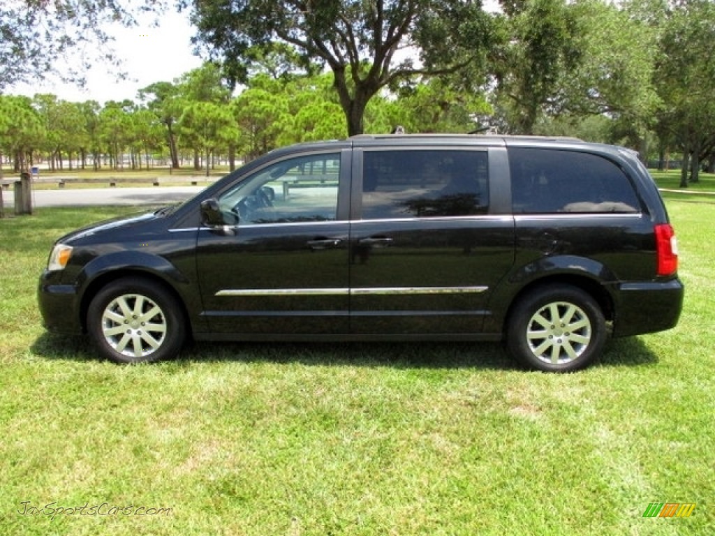 2014 Town & Country Touring - Brilliant Black Crystal Pearl / Dark Frost Beige/Medium Frost Beige photo #47