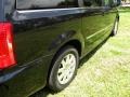 Chrysler Town & Country Touring Brilliant Black Crystal Pearl photo #68