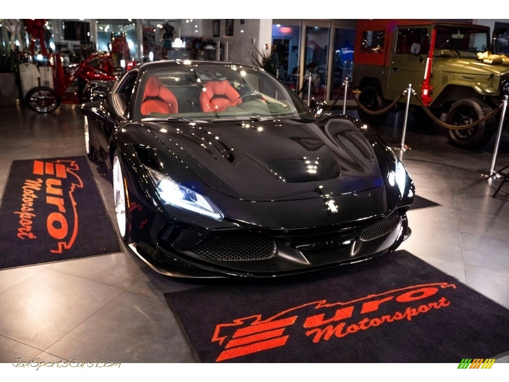 Nero (Black) / Nero Ferrari F8 Tributo