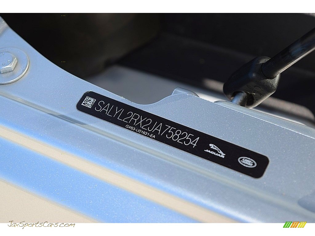 2018 Range Rover Velar R Dynamic SE - Indus Silver Metallic / Light Oyster/Ebony photo #48