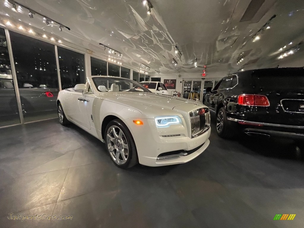 Andalusian White / Arctic White Rolls-Royce Dawn 
