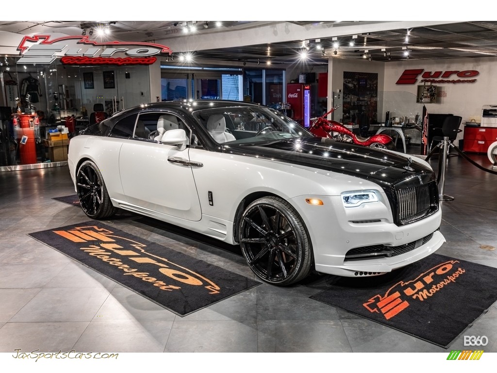 Pearl White / Arctic White/Black Rolls-Royce Wraith 