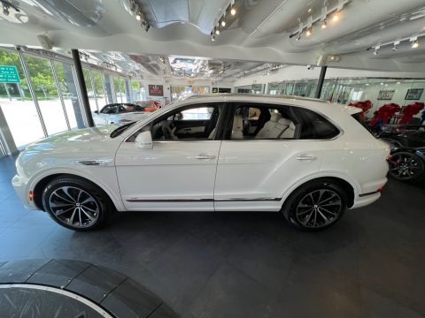 Ghost White Pearlescent by Mulliner 2022 Bentley Bentayga V8