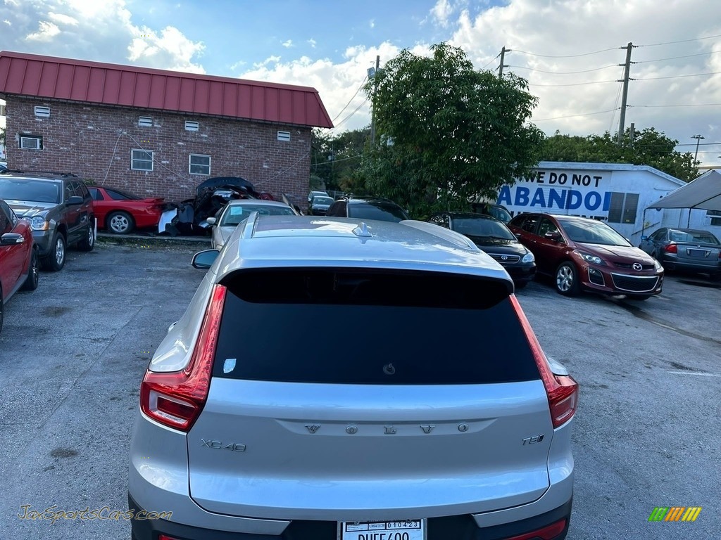 2019 XC40 T5 Momentum AWD - Bright Silver Metallic / Blond photo #9