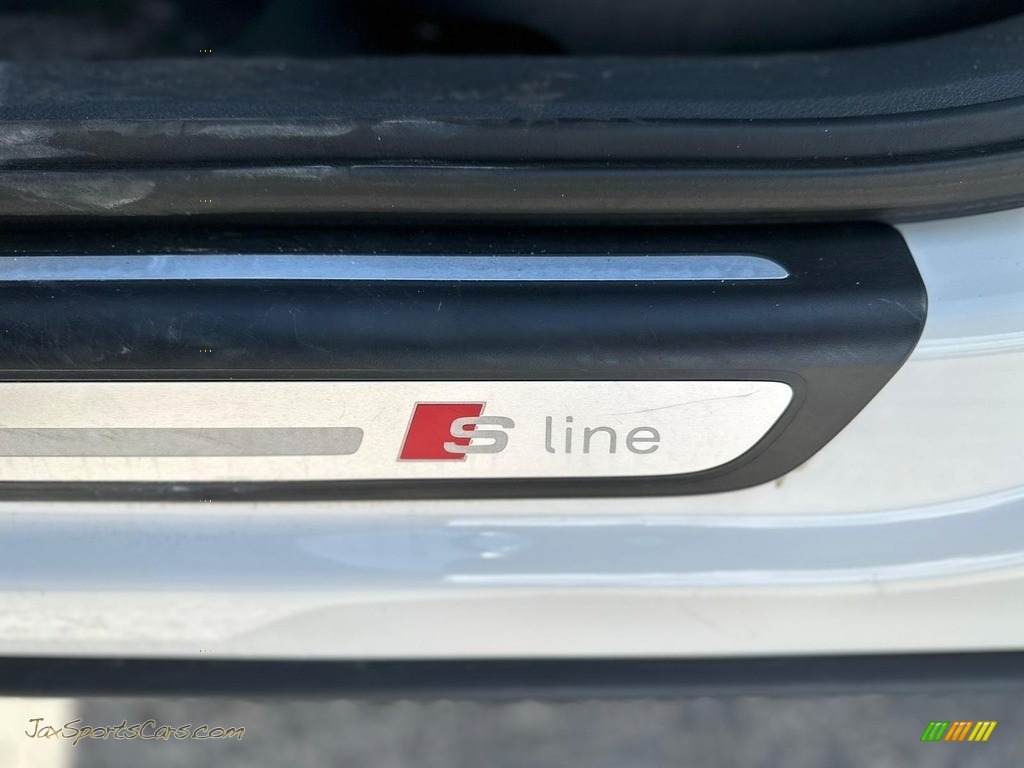 2018 Q3 2.0 TFSI Premium - Cortina White / Black photo #15