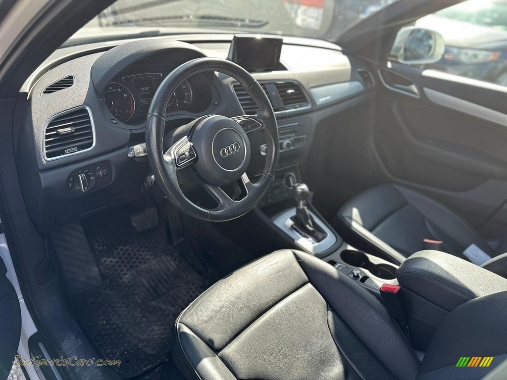 2018 Q3 2.0 TFSI Premium - Cortina White / Black photo #17