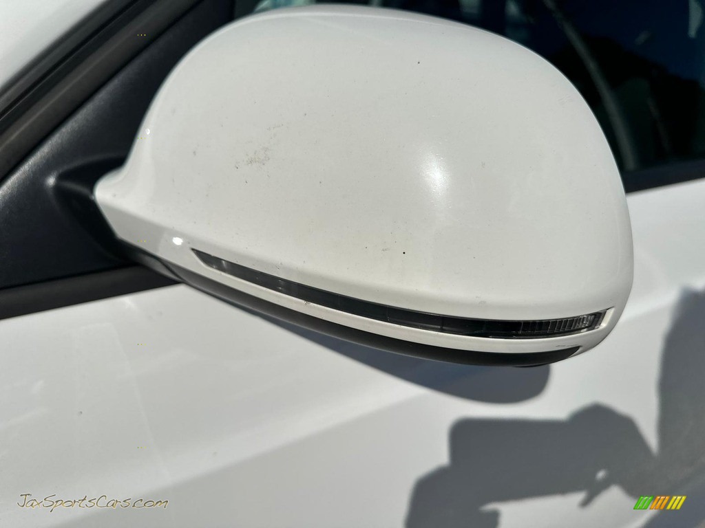 2018 Q3 2.0 TFSI Premium - Cortina White / Black photo #33