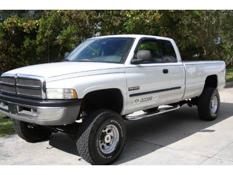 Bright White 2002 Dodge Ram 2500 SLT Quad Cab 4x4