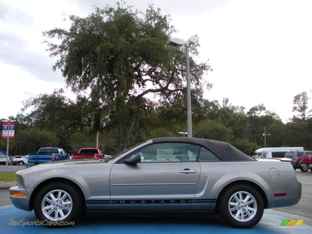 2008 Mustang V6 Deluxe Convertible - Vapor Silver Metallic / Light Graphite photo #2