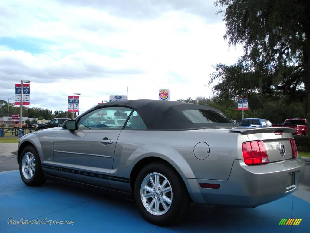2008 Mustang V6 Deluxe Convertible - Vapor Silver Metallic / Light Graphite photo #3