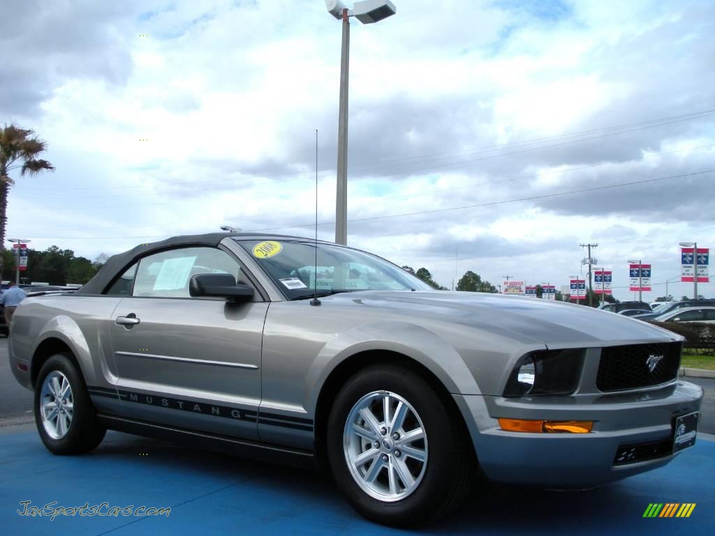 2008 Mustang V6 Deluxe Convertible - Vapor Silver Metallic / Light Graphite photo #7