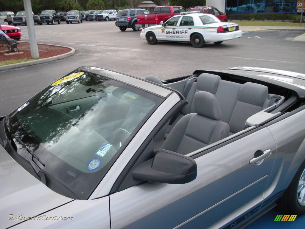 2008 Mustang V6 Deluxe Convertible - Vapor Silver Metallic / Light Graphite photo #9