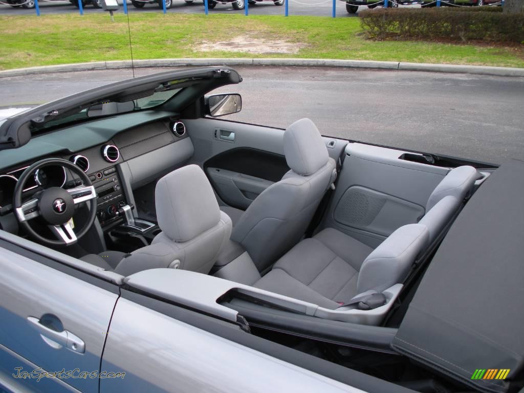 2008 Mustang V6 Deluxe Convertible - Vapor Silver Metallic / Light Graphite photo #10