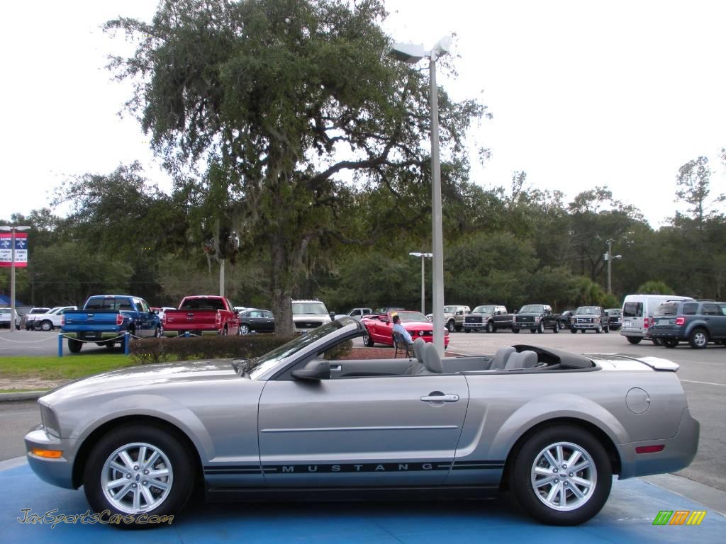 2008 Mustang V6 Deluxe Convertible - Vapor Silver Metallic / Light Graphite photo #13