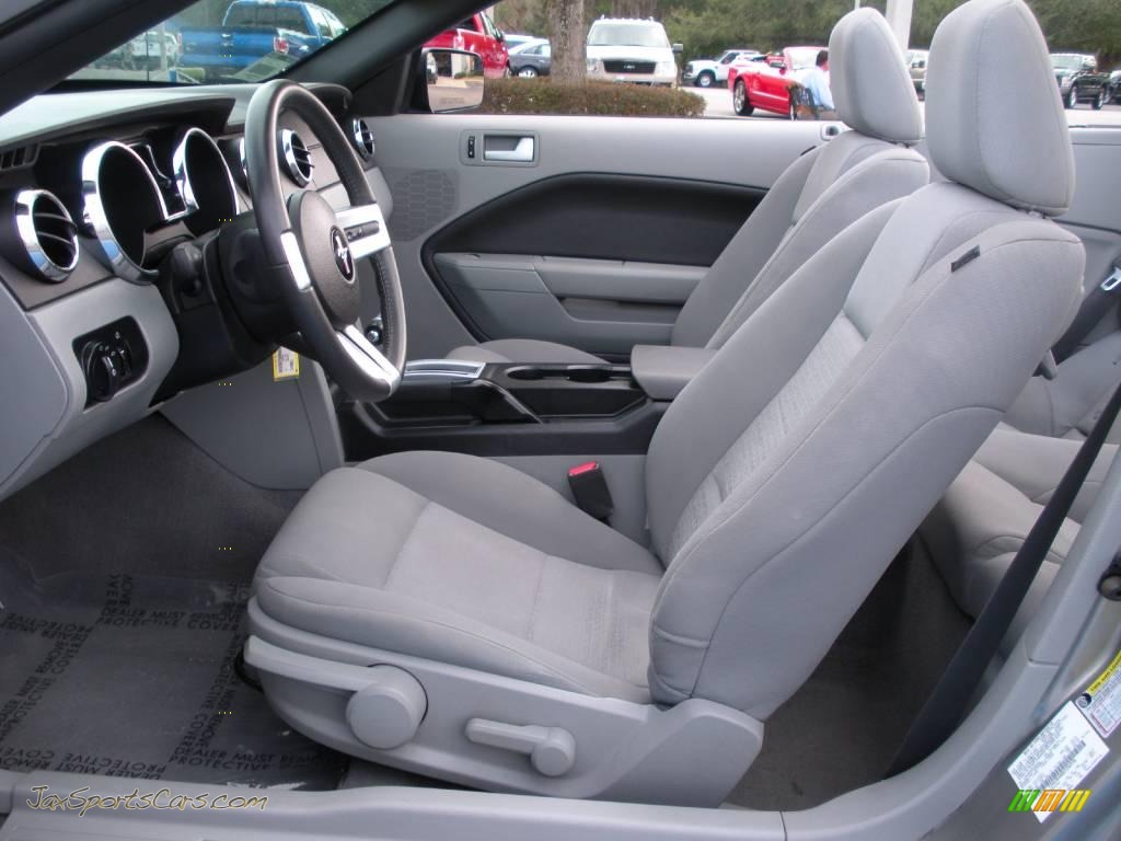 2008 Mustang V6 Deluxe Convertible - Vapor Silver Metallic / Light Graphite photo #16